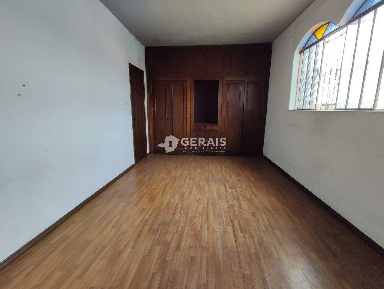 Casa à venda no NITERÓI: 05- QUARTO 01