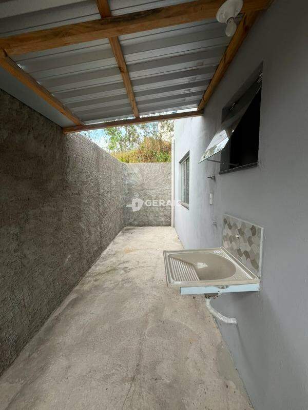 Casa à venda no JUZA FONSECA: 08- ÁREA DE SERVIÇO