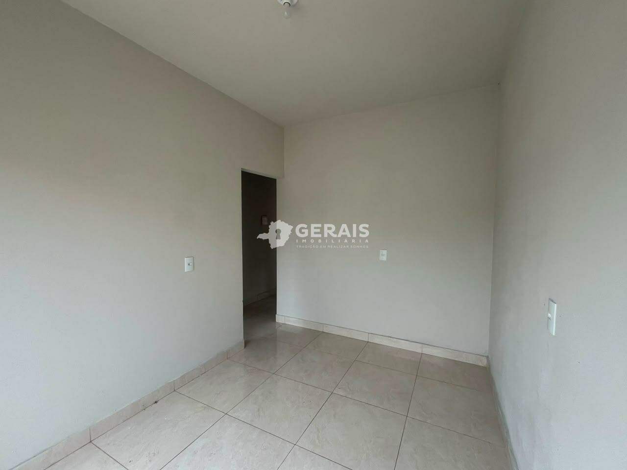 Casa à venda no JUZA FONSECA: 02- SALA