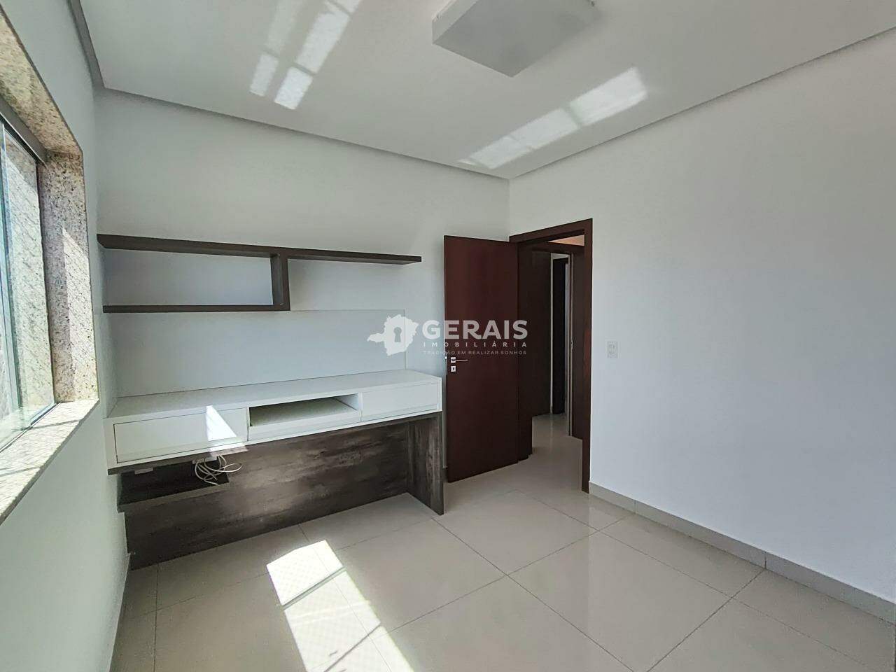Apartamento para aluguel no MANOEL VALINHAS: 08- QUARTO 01