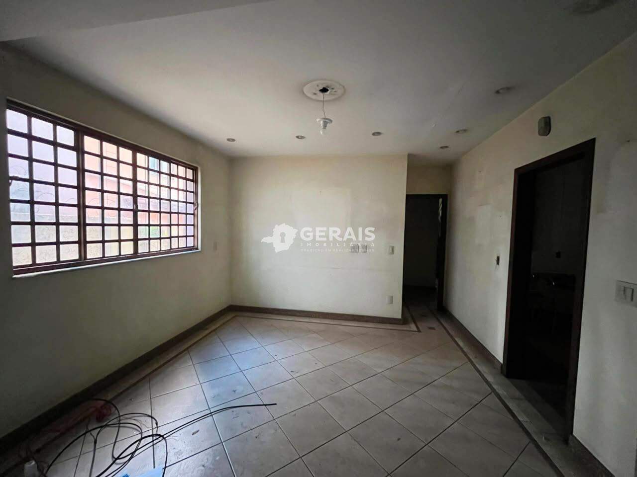 Casa à venda no CENTRO: 02- SALA