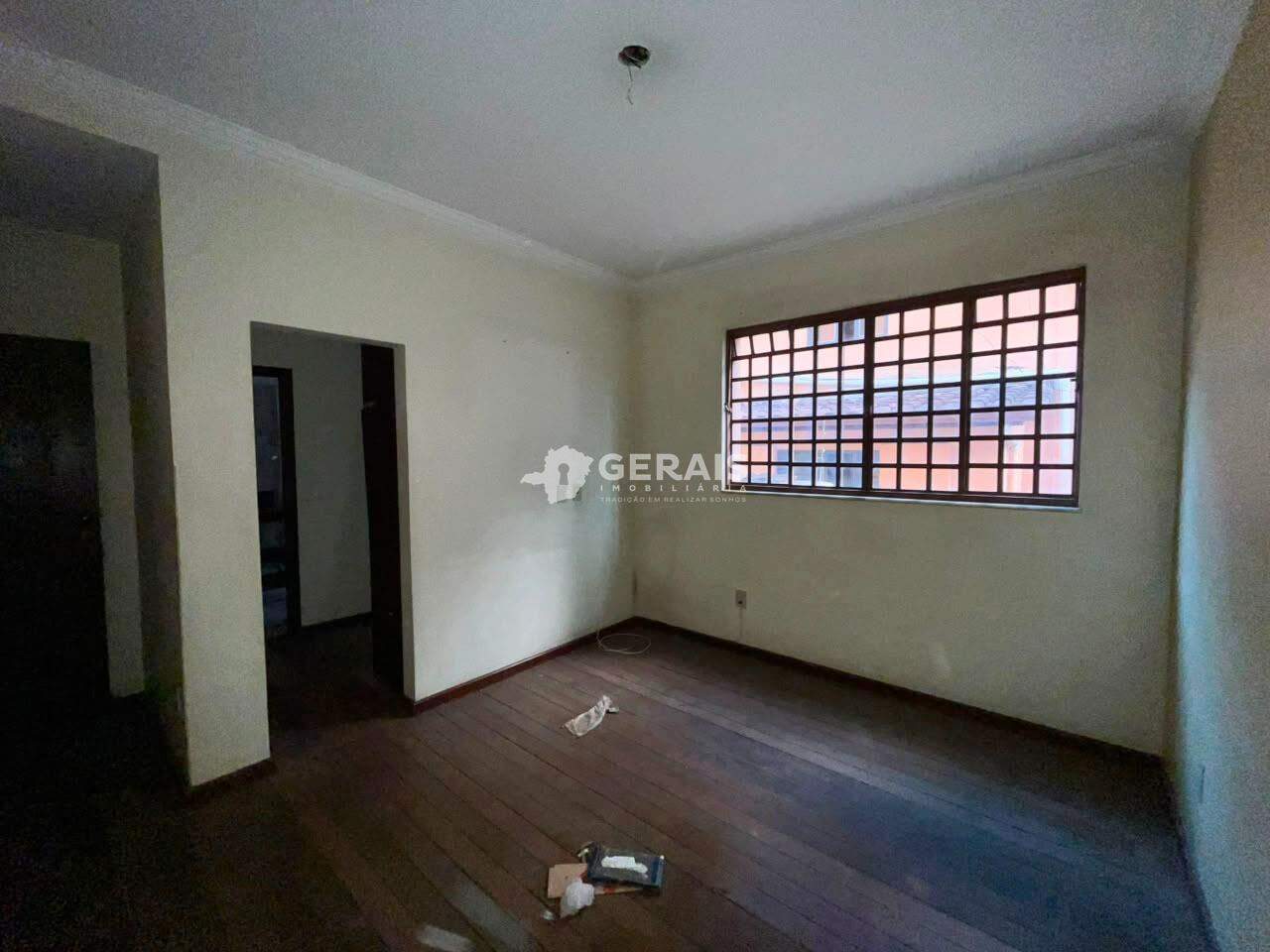 Casa à venda no CENTRO: 07- QUARTO SUÍTE/ 1° PAVIMENTO
