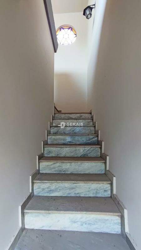 Apartamento para aluguel no CENTRO: 05- ESCADA DE ACESSO 