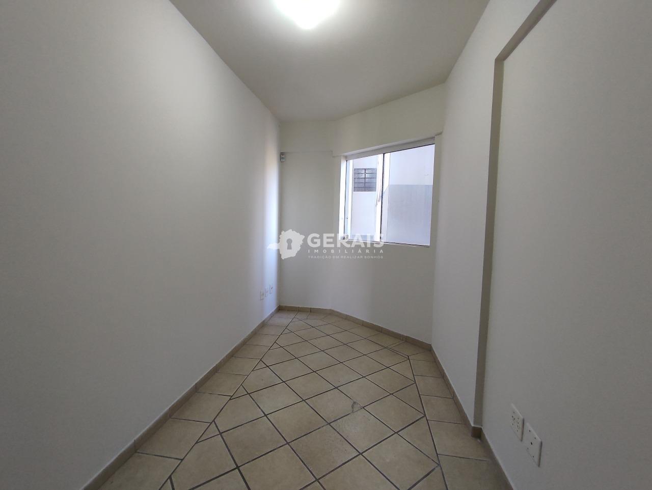 Sala à venda no CENTRO: 05- SALA