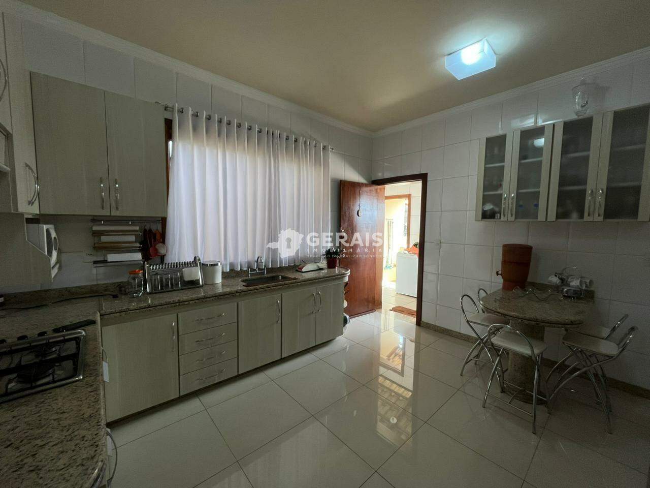 Casa à venda no BOM PASTOR: 04- COZINHA