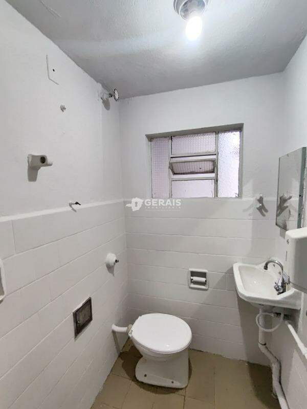 Casa para aluguel no CENTRO: 09- BANHO SOCIAL 02