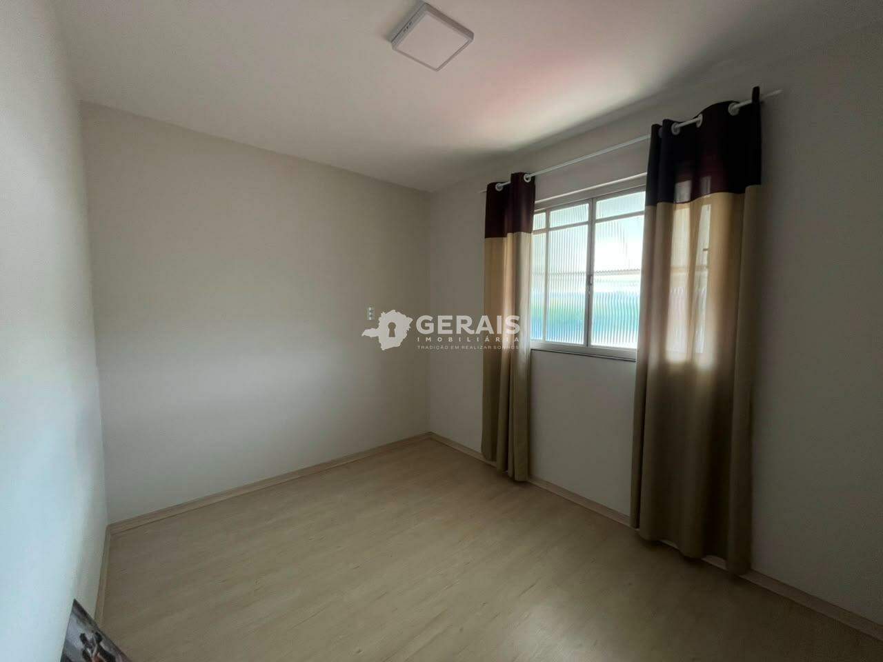 Apartamento à venda no CENTRO: 06- QUARTO 01