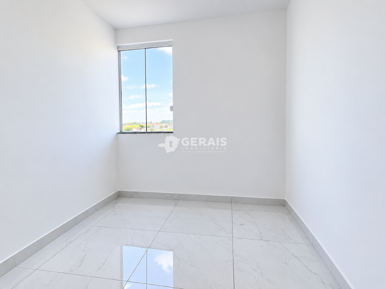 Sobrado à venda no RANCHO ALEGRE: 05- QUARTO 01