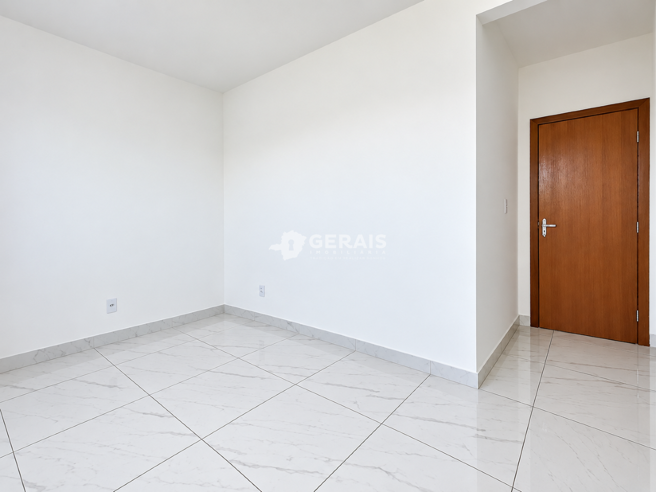 Sobrado à venda no RANCHO ALEGRE: 08- QUARTO SUÍTE