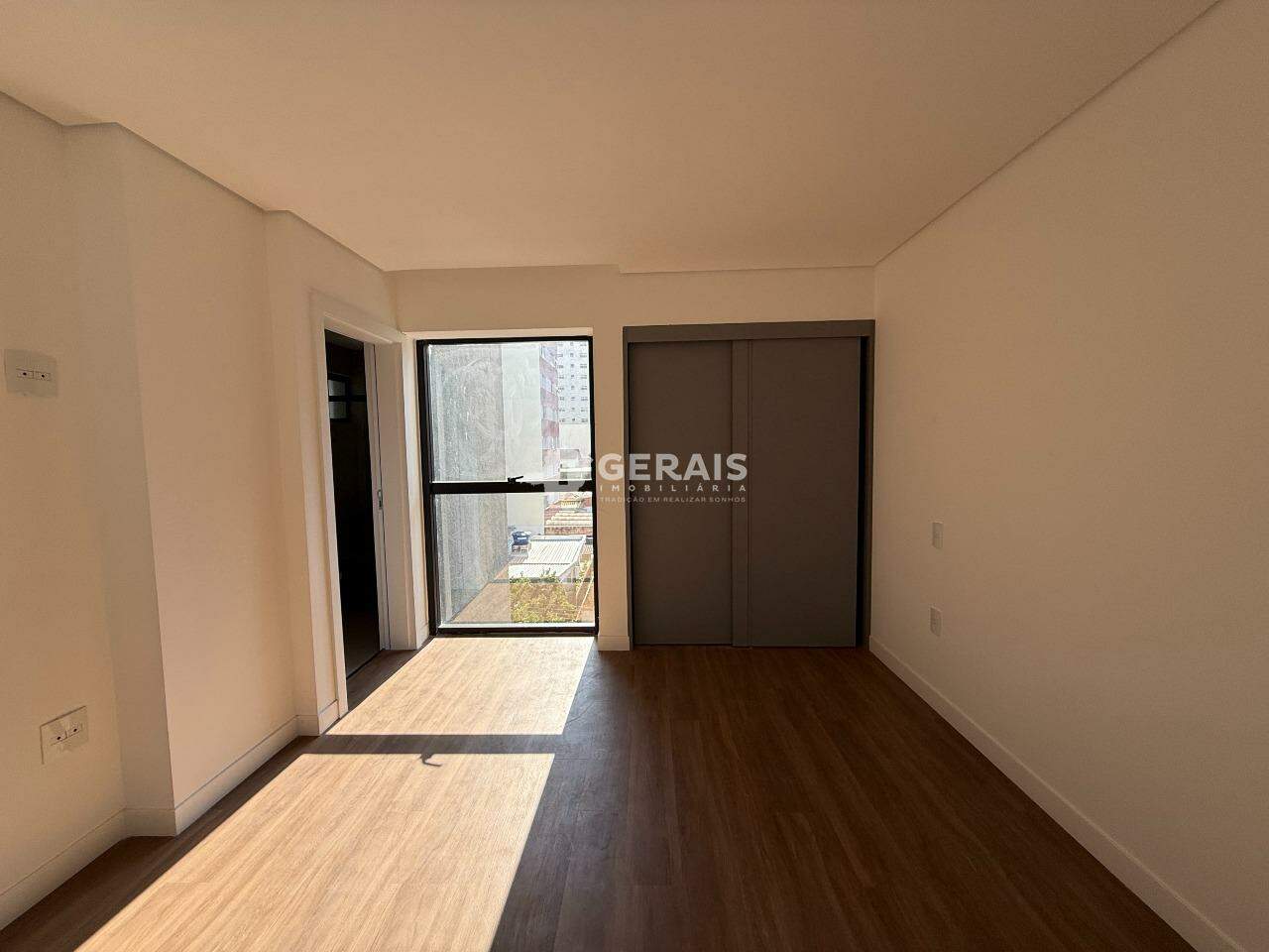 Apartamento à venda no CENTRO: 09- QUARTO SUÍTE 01