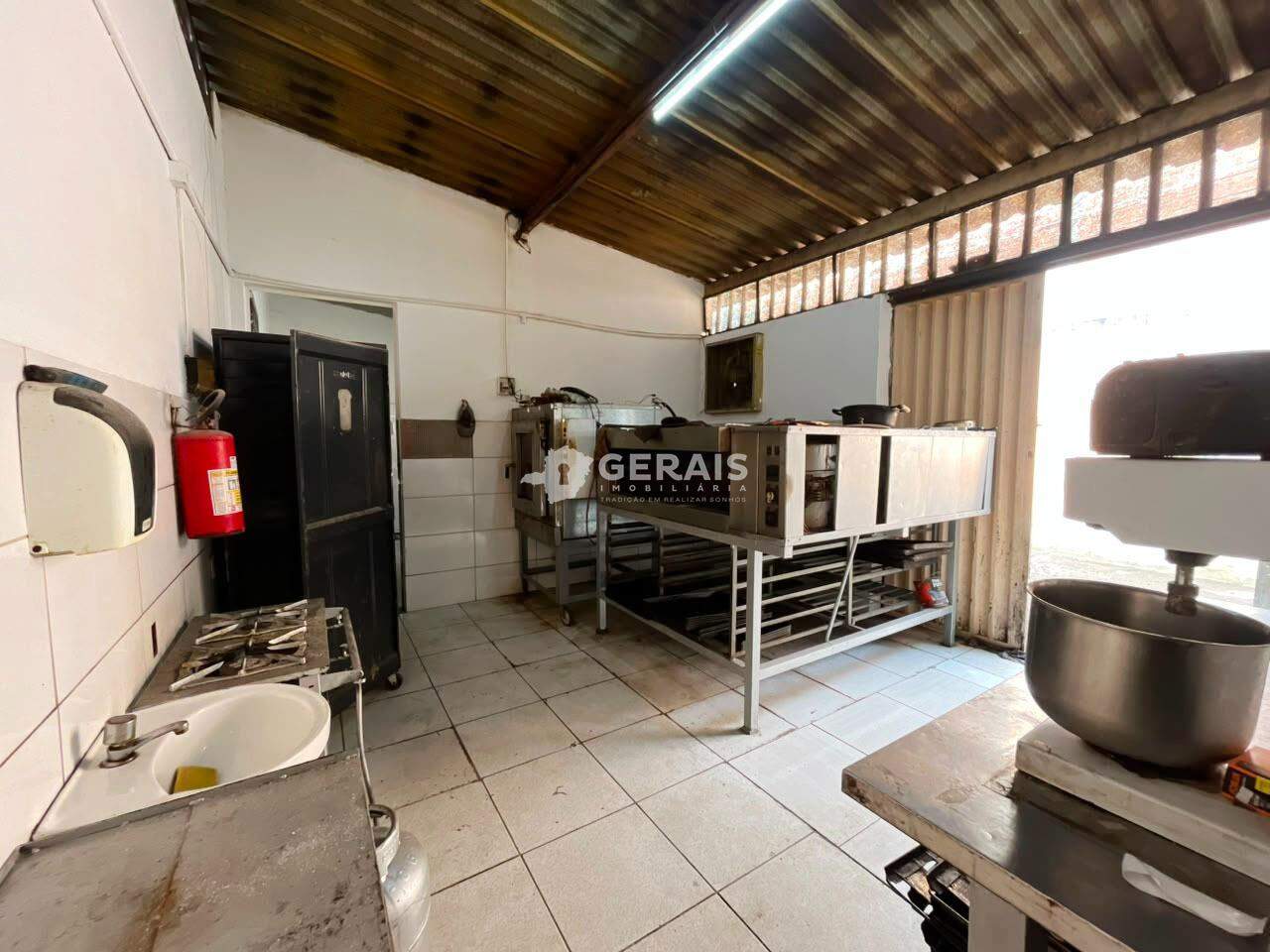 Sobrado à venda no NITERÓI: 07 - COZINHA LOJA
