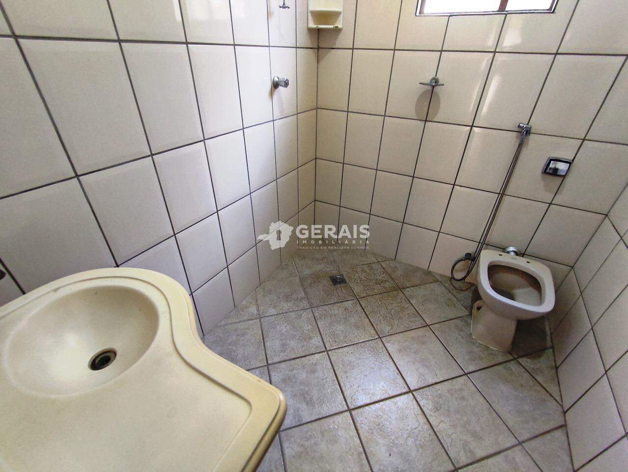 Casa à venda no SÃO ROQUE: 07 - BANHO SOCIAL