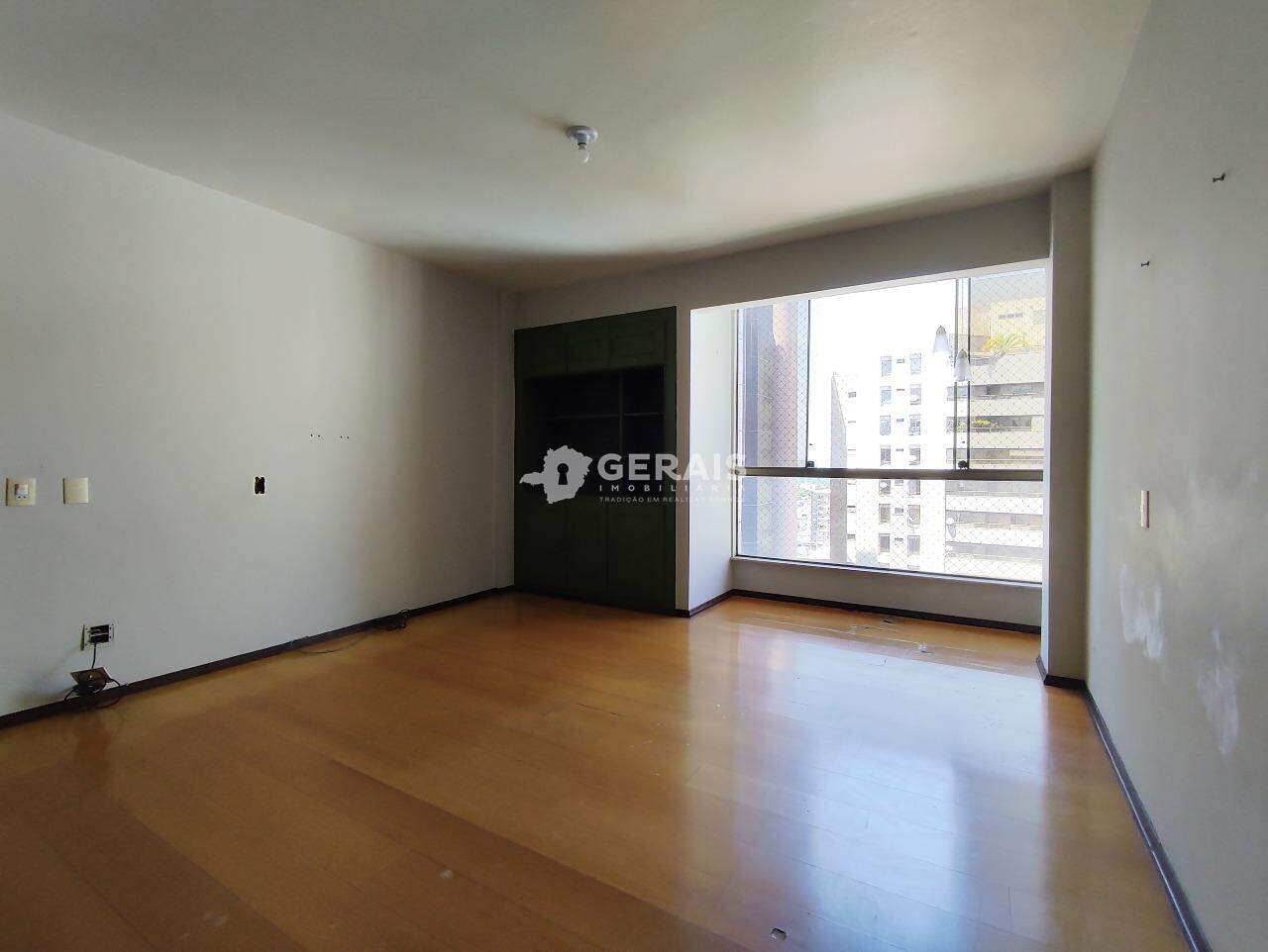 Apartamento à venda no CENTRO: 04 - SALA