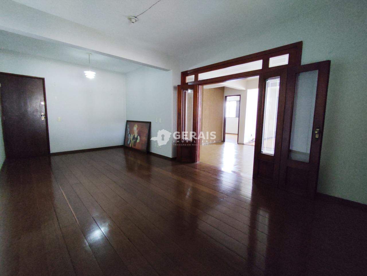 Apartamento à venda no CENTRO: 03 - SALA