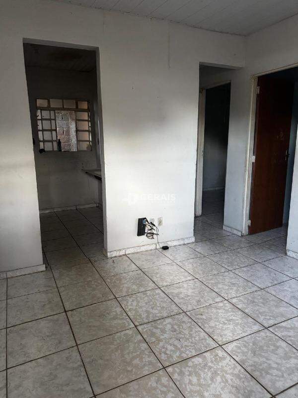 Casa à venda no QUINTA DAS PALMEIRAS: 03 - SALA