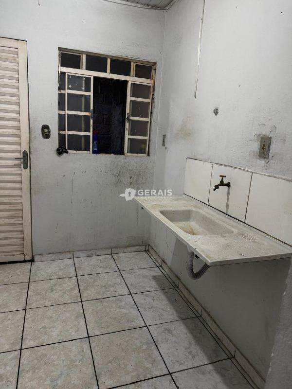 Casa à venda no QUINTA DAS PALMEIRAS: 04 - COZINHA