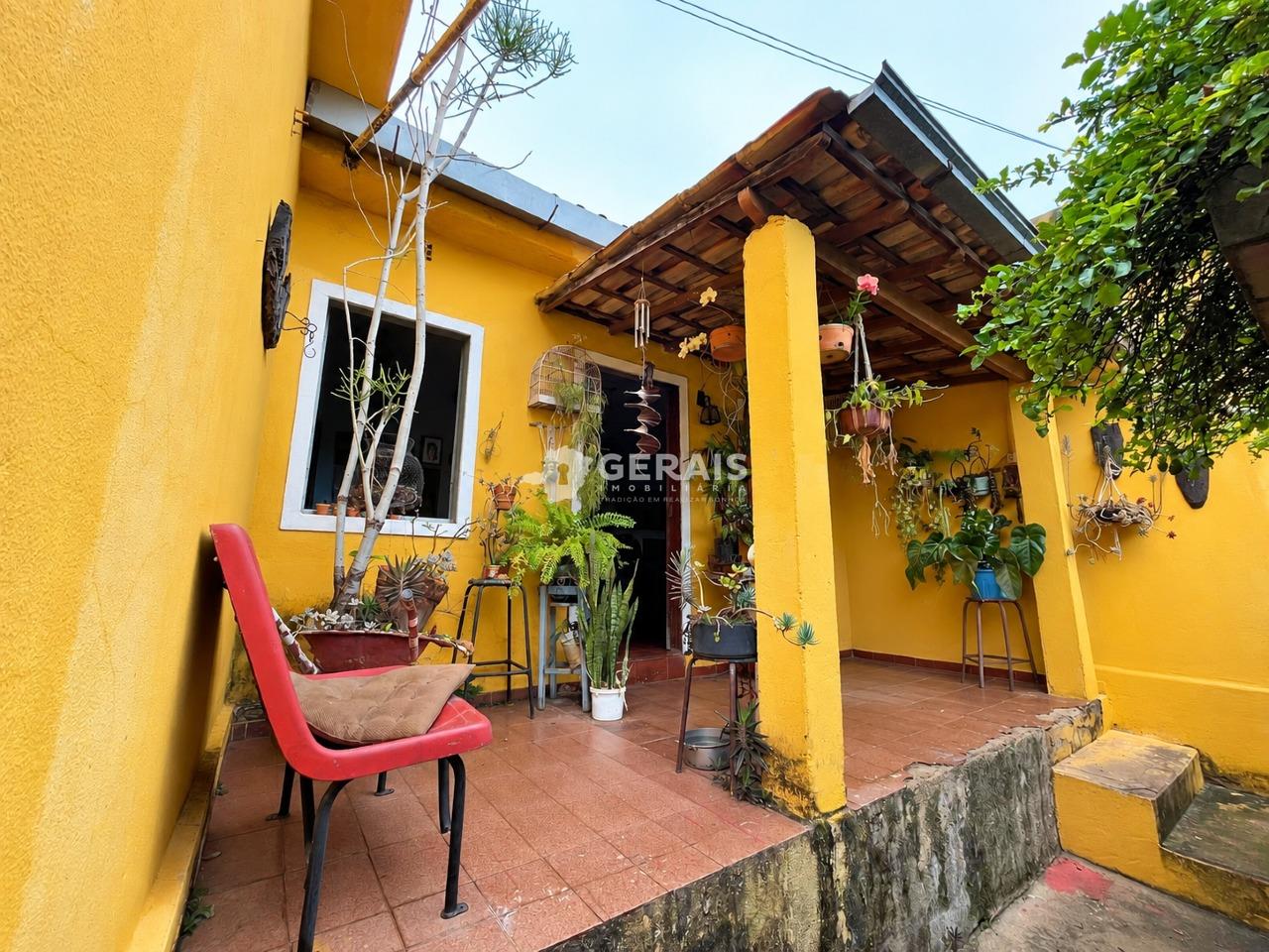 Casa à venda no SANTA ROSA: 02 - FACHADA INTERNA / VARANDA