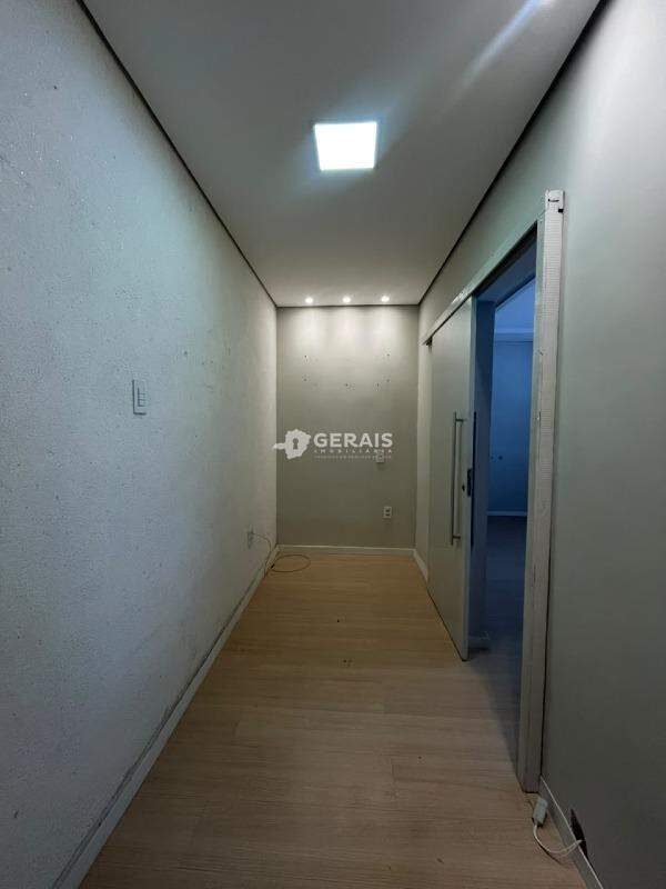 Sala à venda no CENTRO: 02- SALA