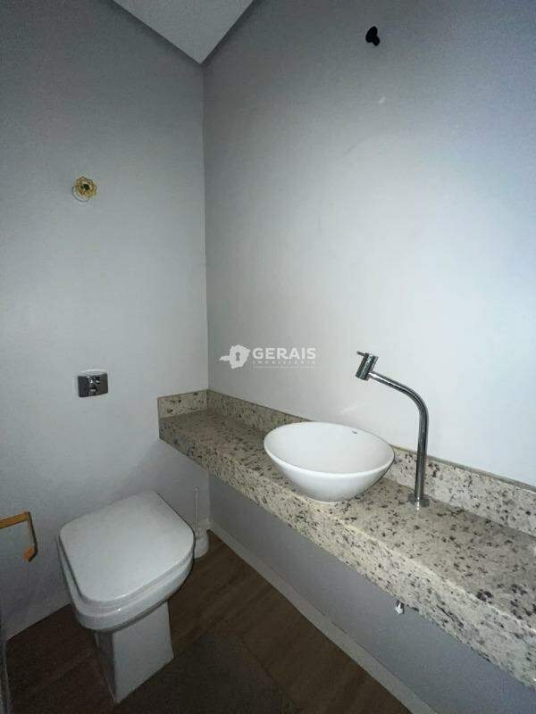 Sala à venda no CENTRO: 04- BANHEIRO