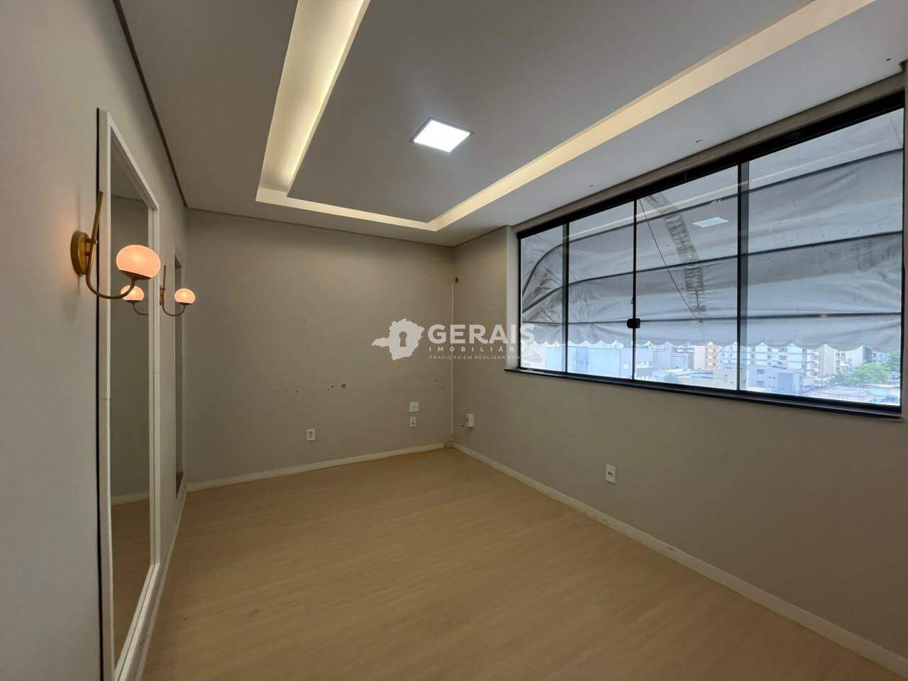 Sala à venda no CENTRO: 03- SALA