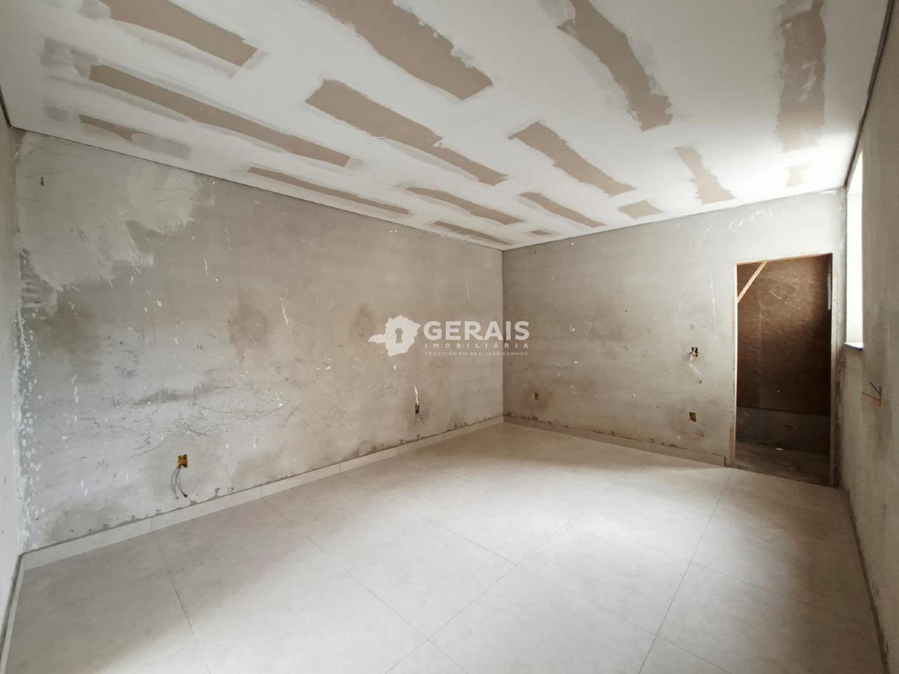 Casa à venda no INTERLAGOS: 05 - QUARTO SUÍTE