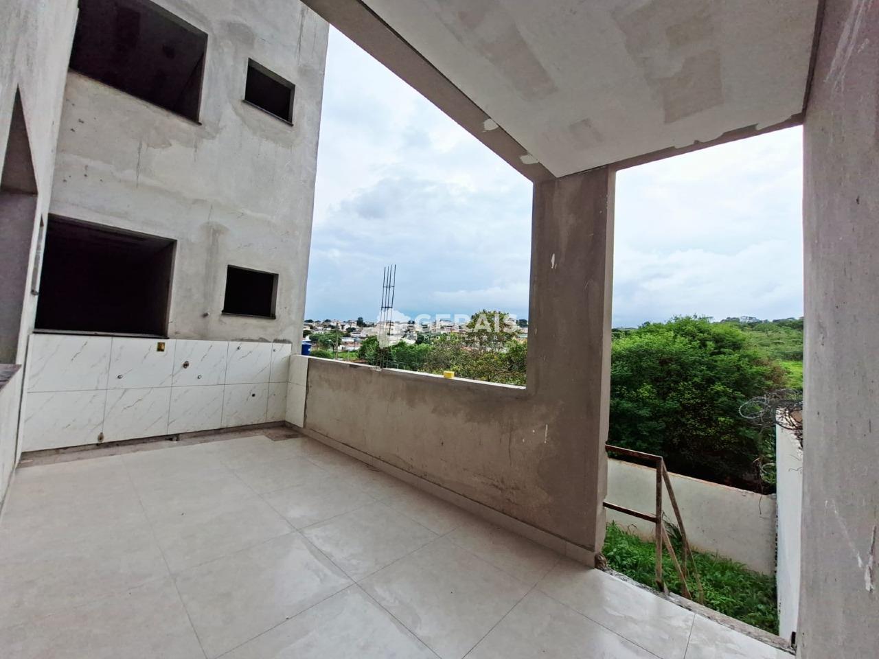 Casa à venda no INTERLAGOS: 08 - ÁREA DE SERVIÇO
