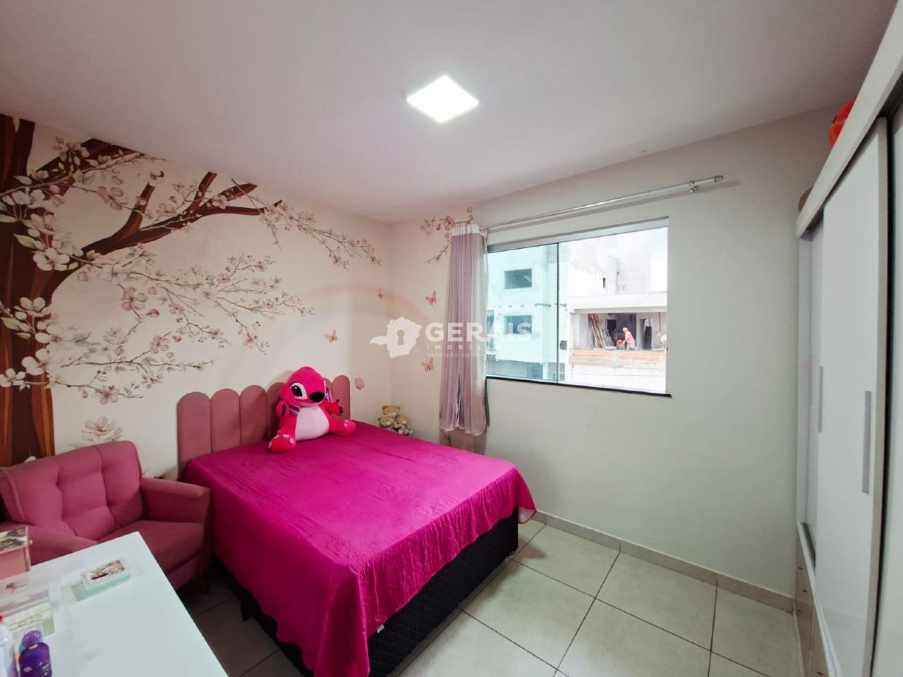 Casa à venda no SAGRADA FAMILIA: 04- QUARTO 01