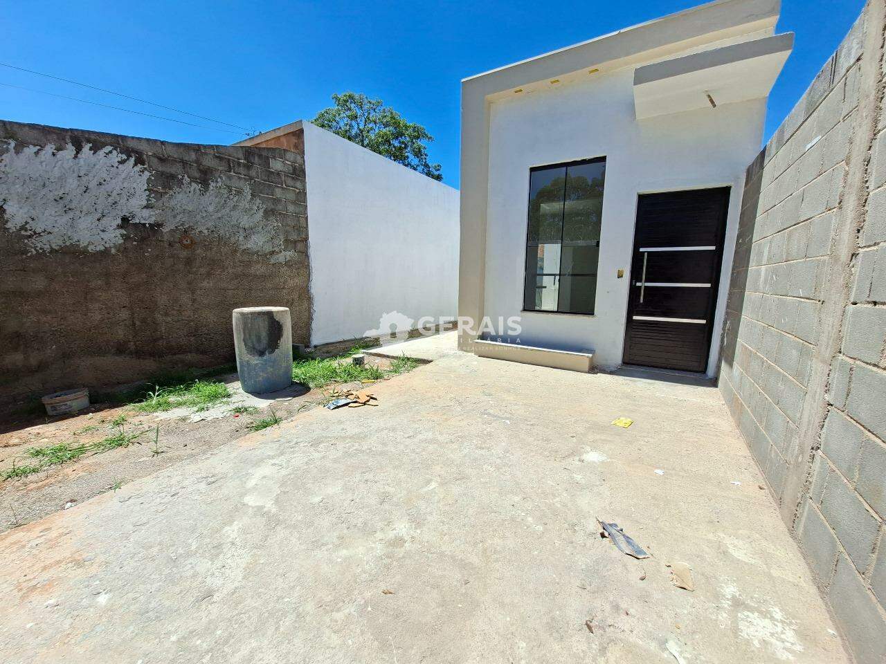 Casa à venda no JARDIM CANDIDES: 08- GARAGEM 