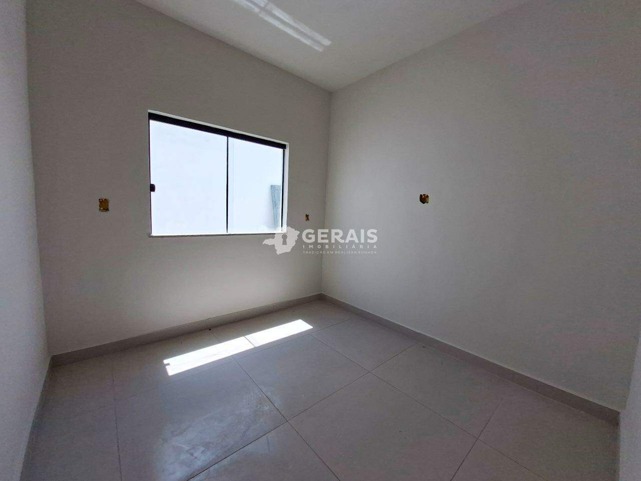 Casa à venda no JARDIM CANDIDES: 05- QUARTO 01