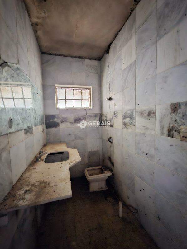 Casa Comercial para aluguel no SAO JUDAS TADEU: 06- BANHO SUÍTE 01