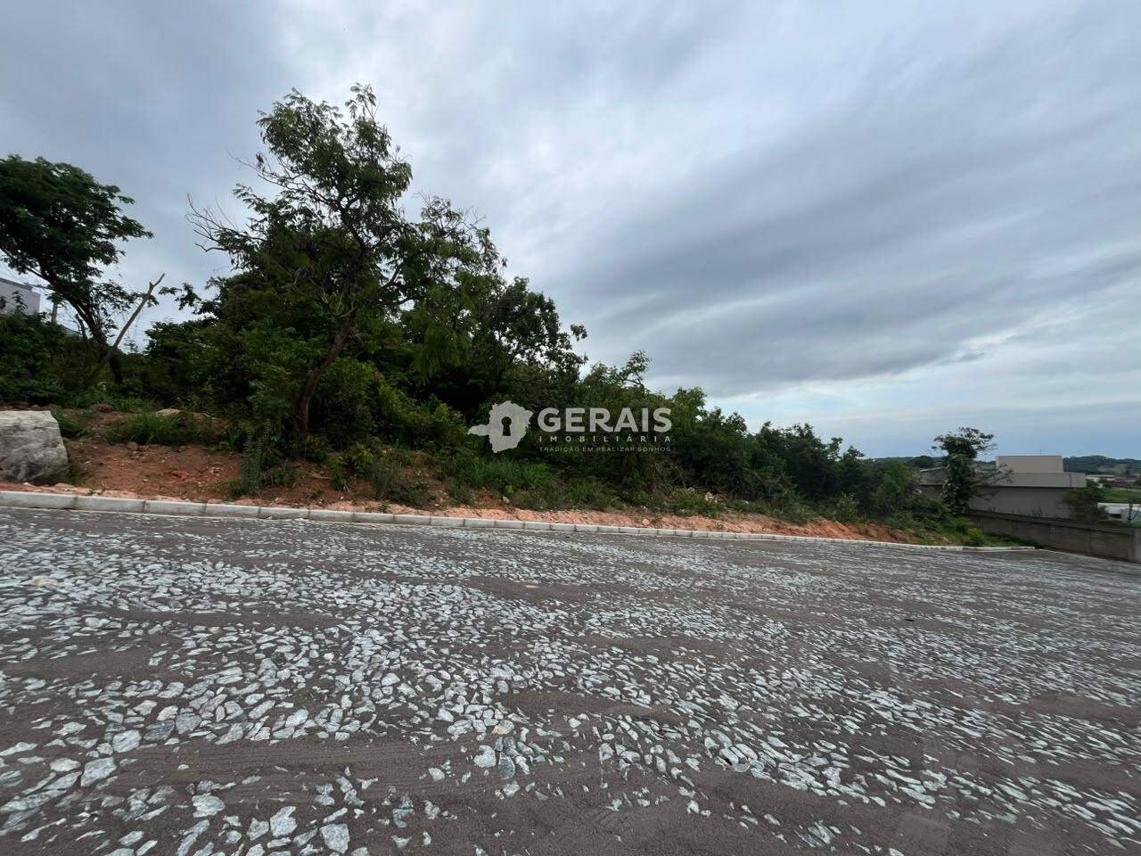 Lote à venda no DAS OLIVEIRAS: 01- LOTE