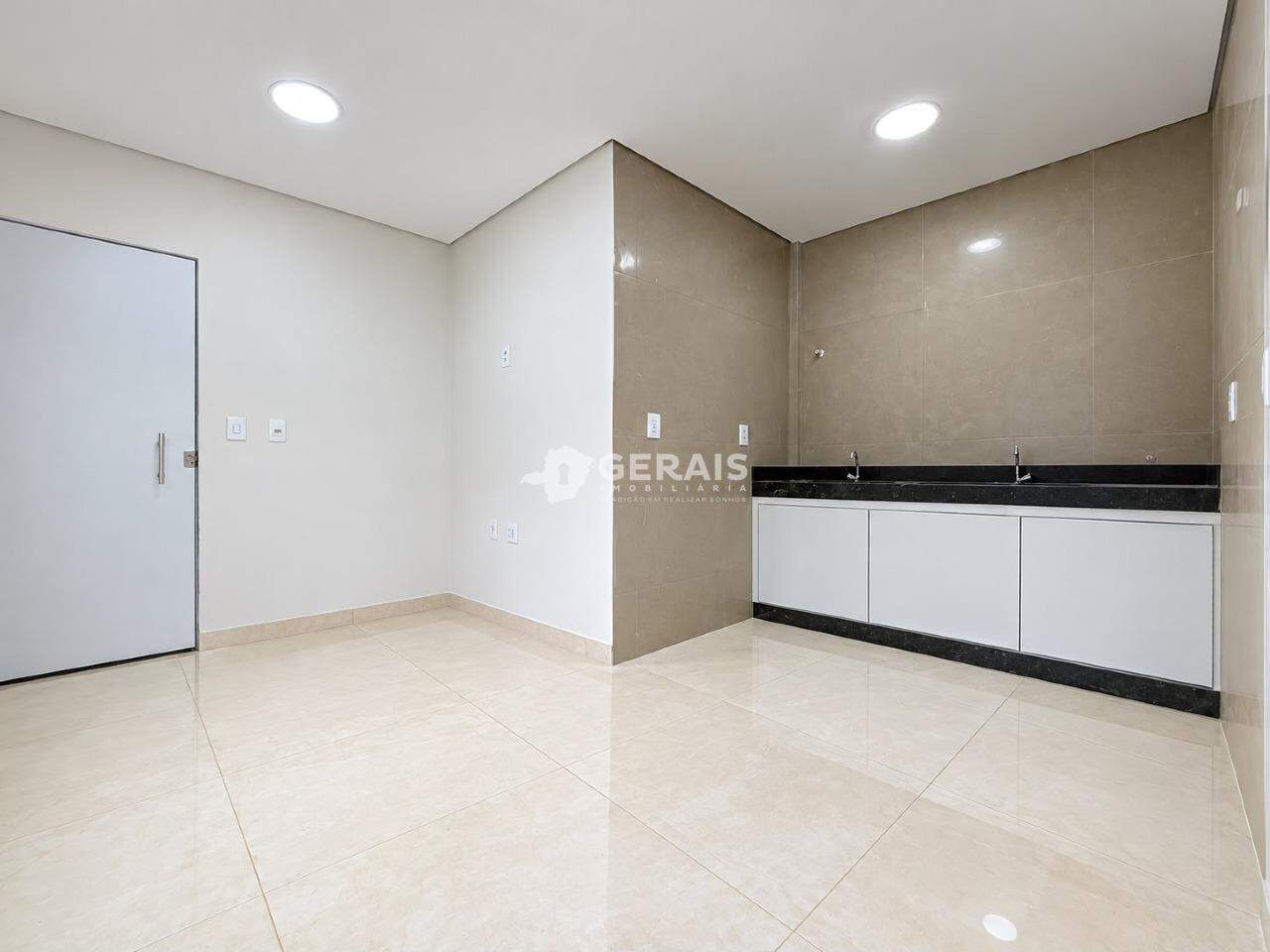 Apartamento para aluguel no CHANADOUR: 04- COZINHA / ÁREA DE SERVIÇO