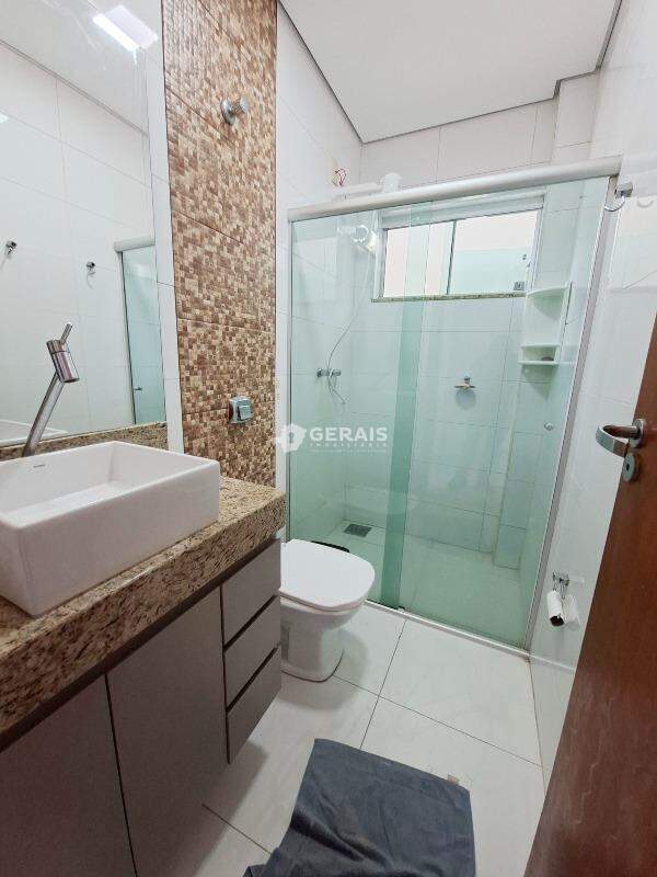 Casa à venda no SANTA MARTA: 09 - BANHO SOCIAL