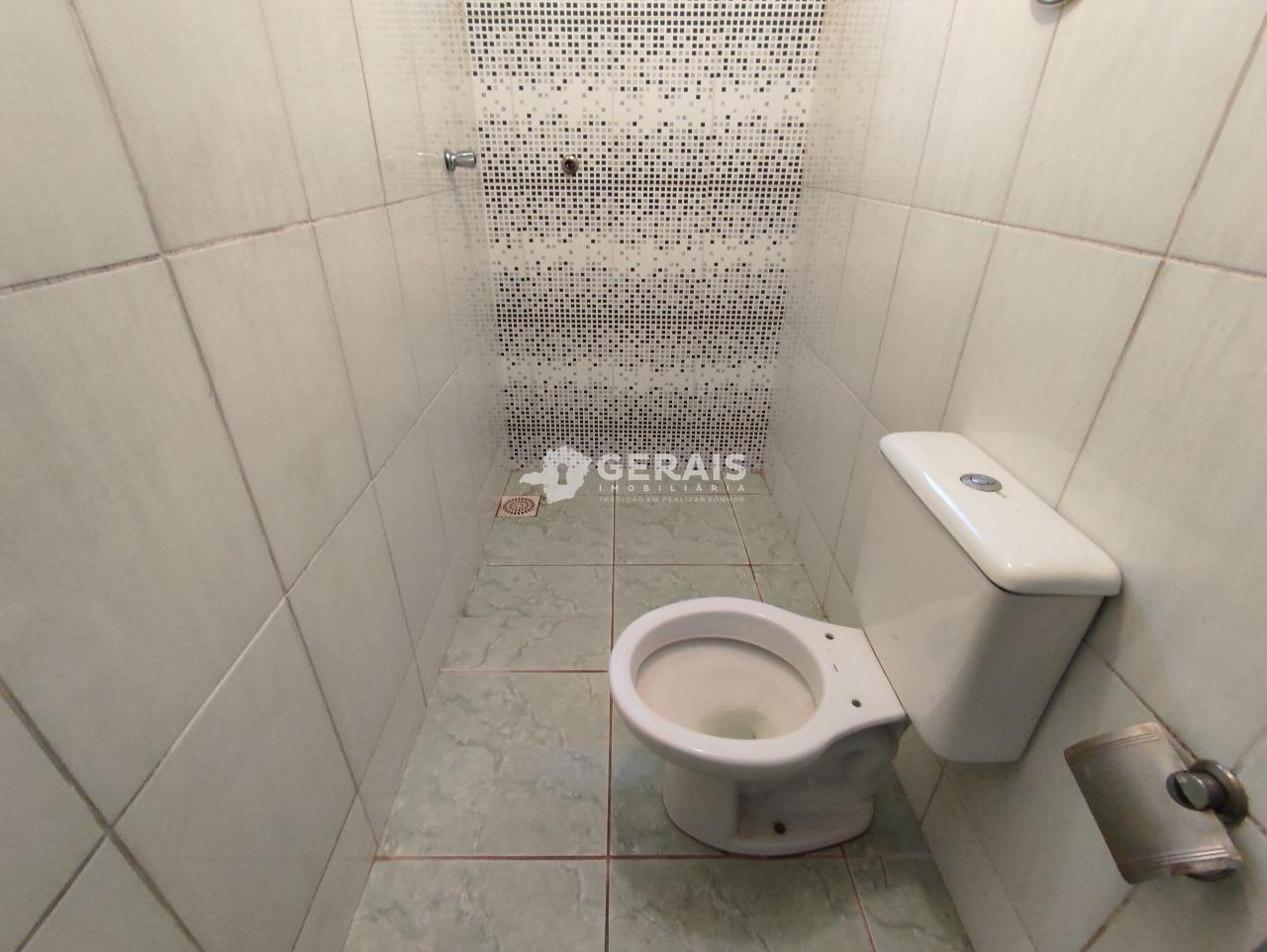 Galpão para aluguel no GERALDO PEREIRA: 06- BANHEIRO 01