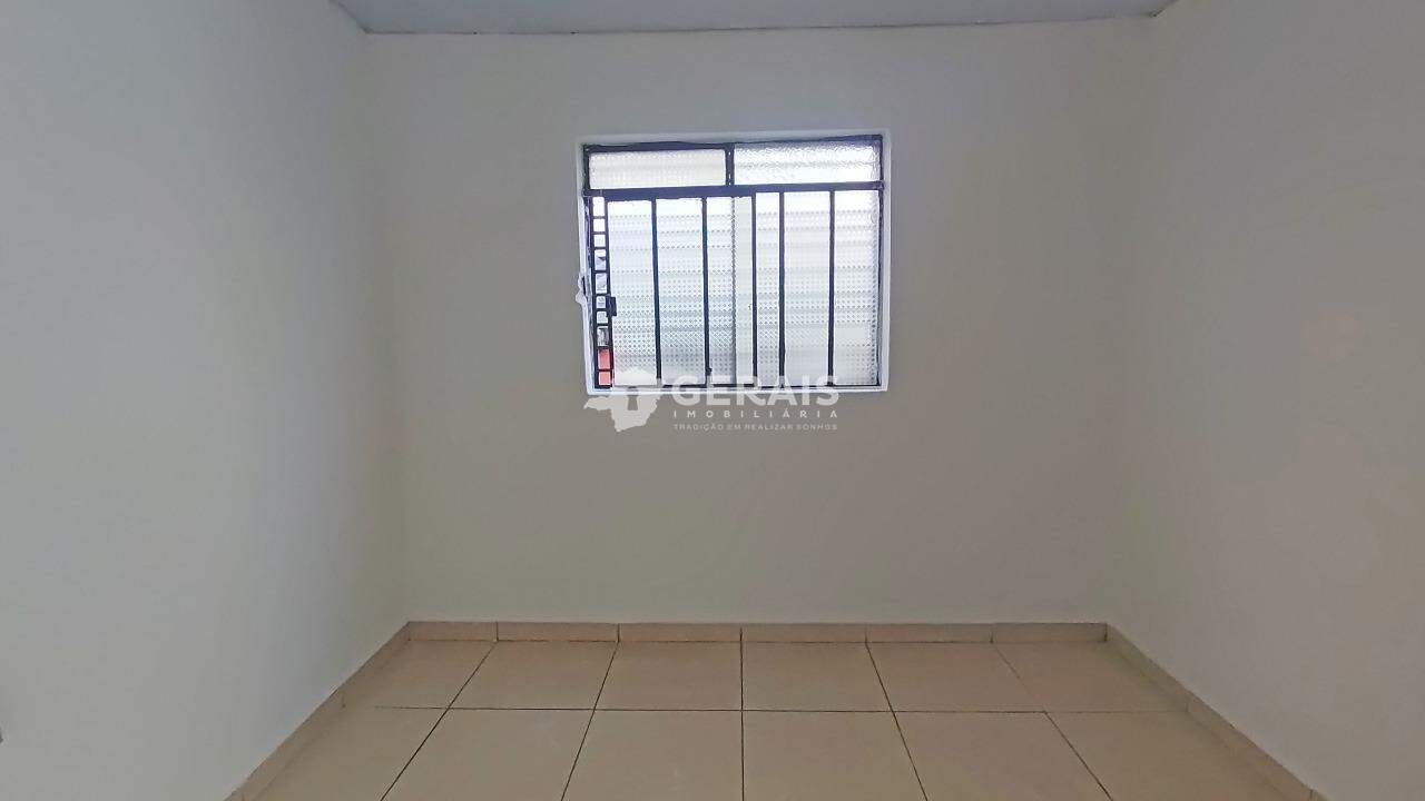 Casa para aluguel no CENTRO: 05- QUARTO 01