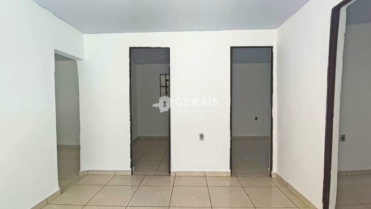 Casa para aluguel no CENTRO: 04- SALA