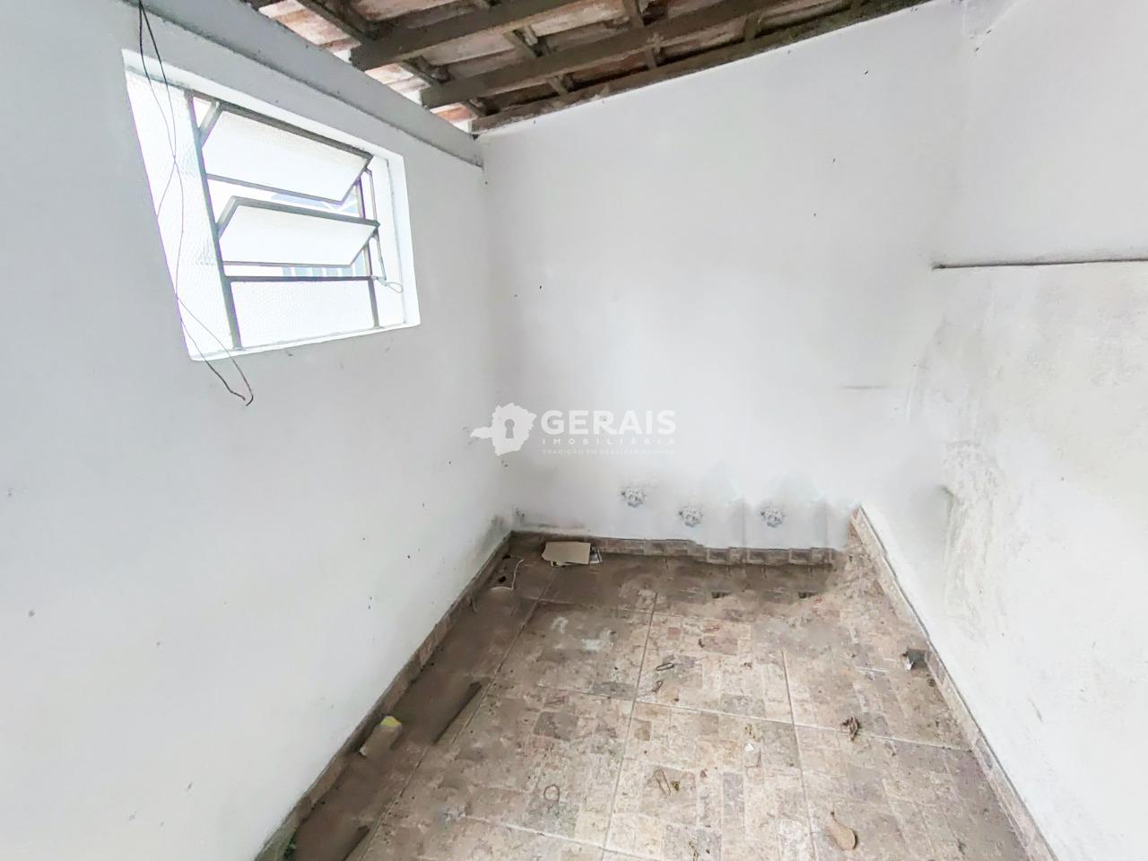 Casa para aluguel no SÃO LUÍS: 09- CÔMODO DE DESPEJO