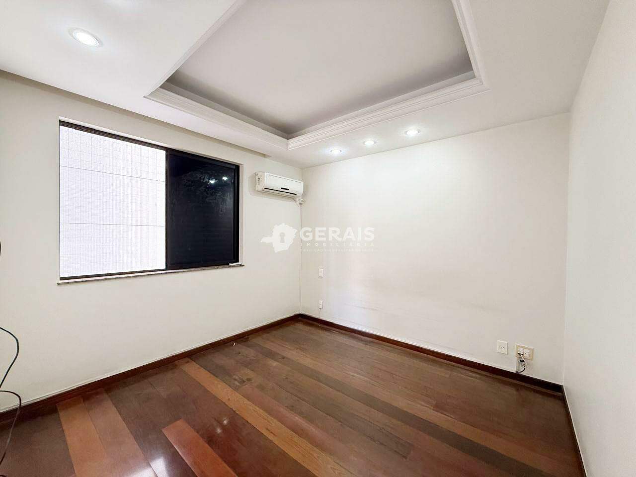 Apartamento à venda no CENTRO: 08- QUARTO SUÍTE
