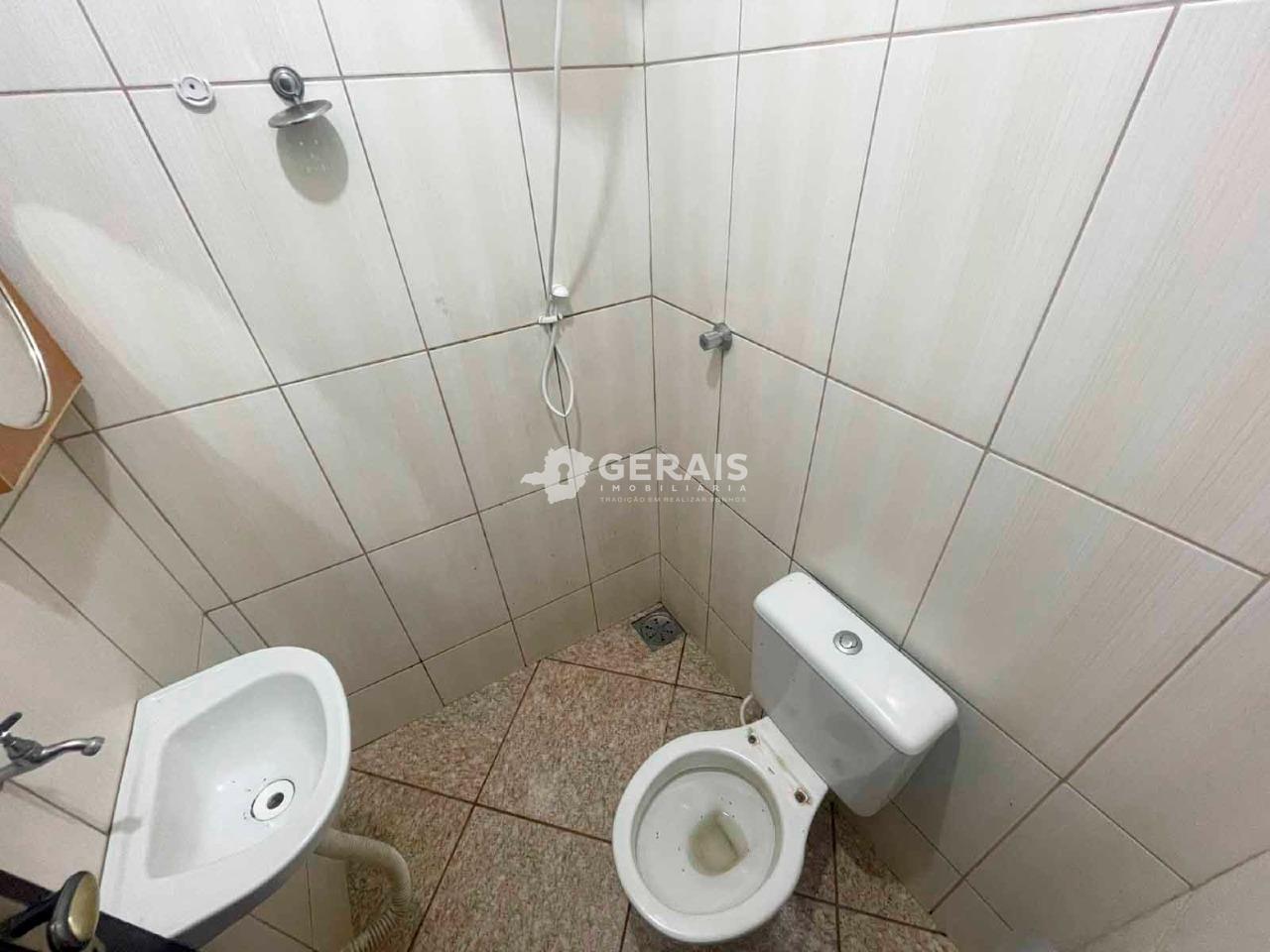 Barracão para aluguel no DANILO PASSOS: 06- BANHO SOCIAL