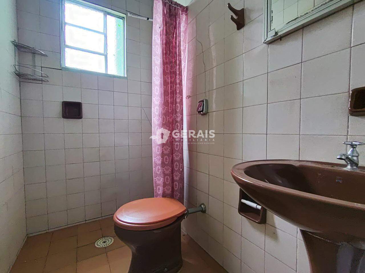 Casa para aluguel no BOM PASTOR: 08- BANHO SOCIAL