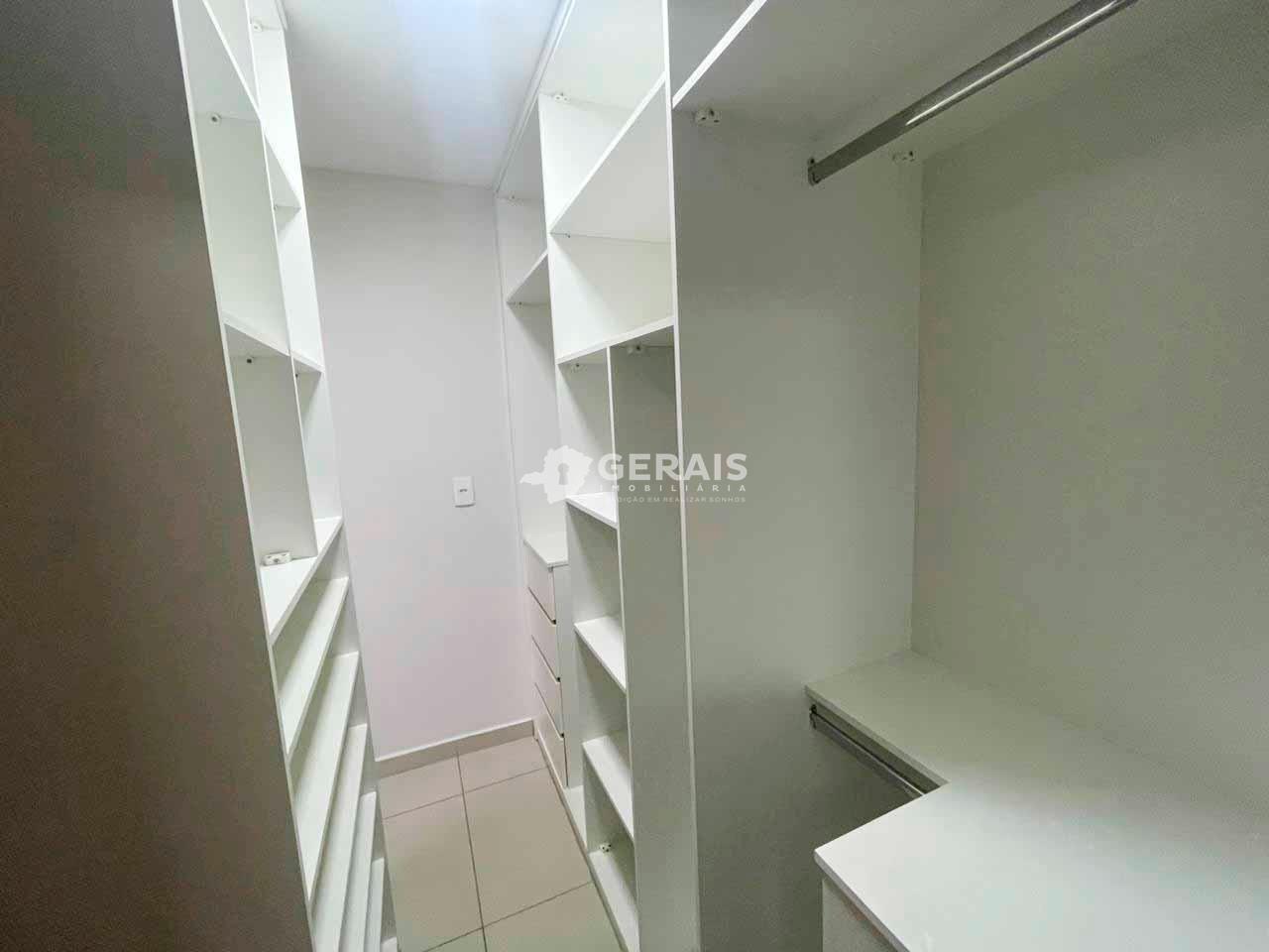 Apartamento para aluguel no CENTRO: 08- CLOSET