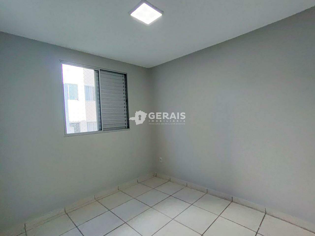 Apartamento para aluguel no REALENGO: 07- QUARTO 02