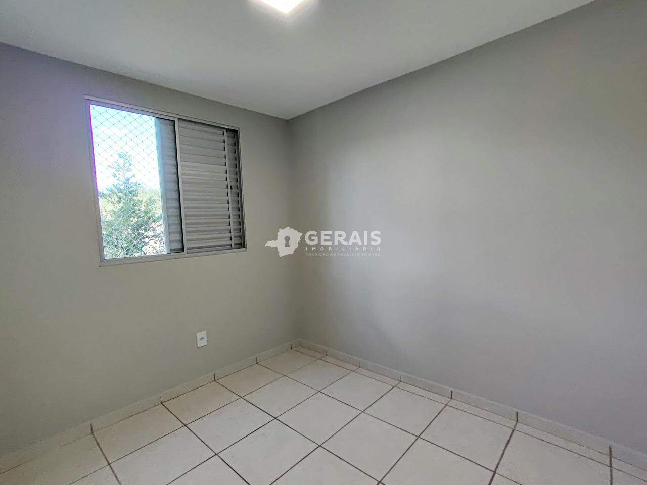 Apartamento para aluguel no REALENGO: 06- QUARTO 01