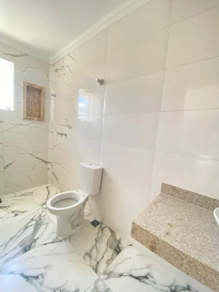 Casa geminada à venda no Itapoã: 