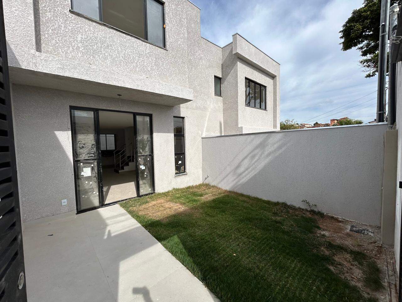 Casa geminada à venda no Santa Amélia: 