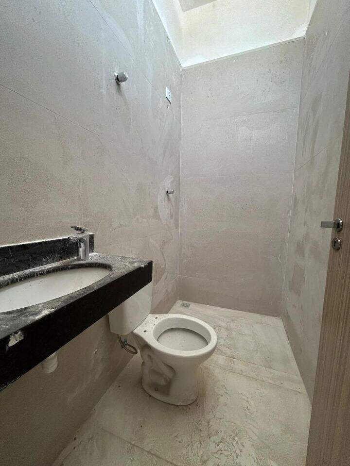 Casa geminada à venda no Santa Amélia: 