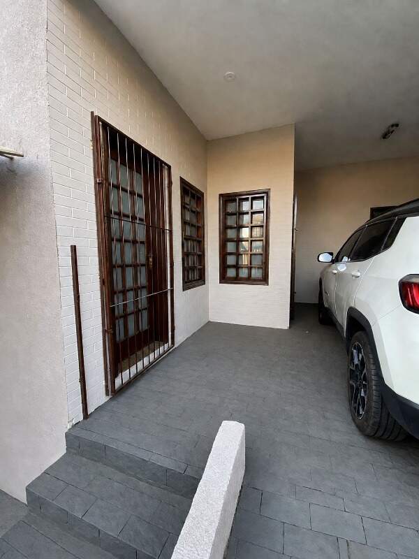 Casa Comercial de 290 m² no Jardim Cuiabá, ao Lado do Hospital, com Edícula e 2 Vagas