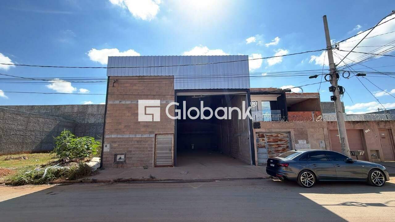 Galpão para aluguel Jardim Olímpico 250m² Montes Claros MG: 