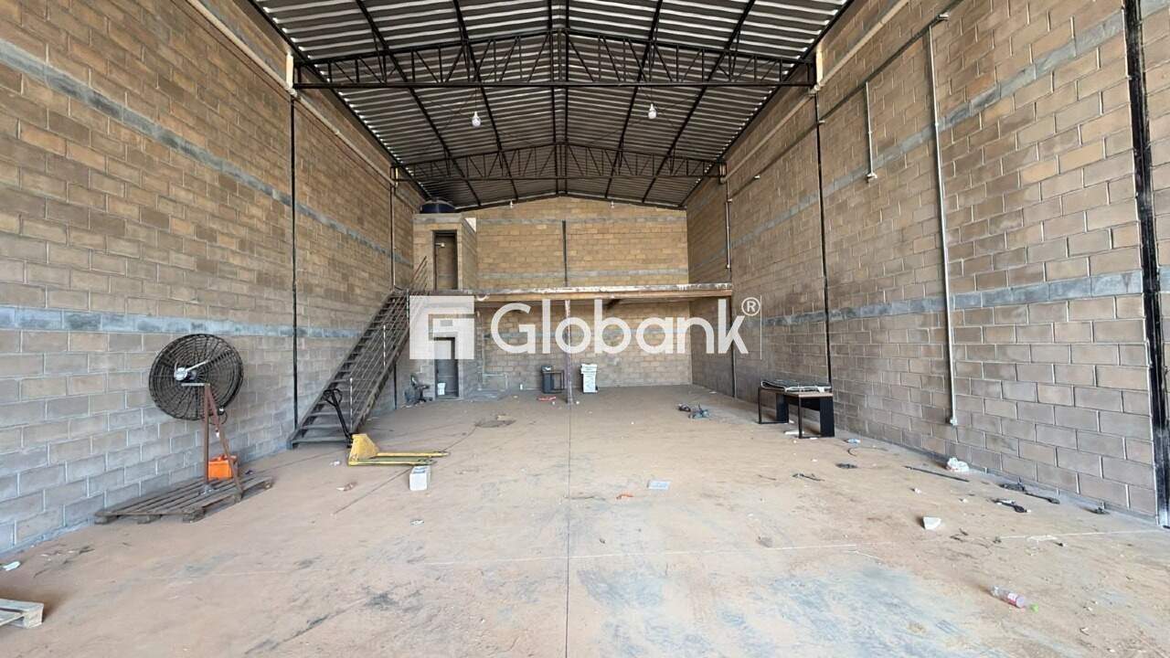Galpão para aluguel Jardim Olímpico 250m² Montes Claros MG: