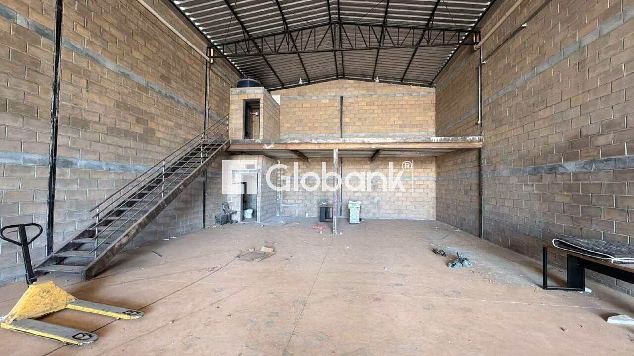 Galpão para aluguel Jardim Olímpico 250m² Montes Claros MG: